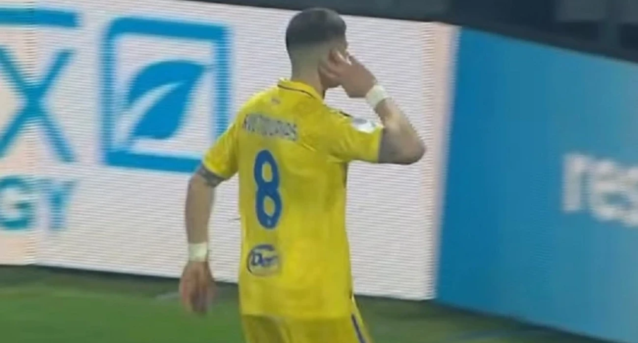 Ο Ηλίας Κουτσουπιάς πανηγυρίζει το γκολ που σημείωσε / Screenshot