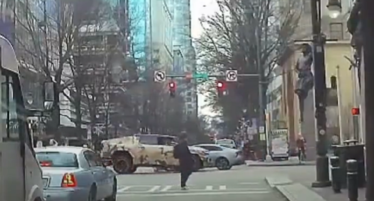 Η στιγμή του τροχαίου του Λαμέλο Μπολ στο κέντρο της Σάρλοτ