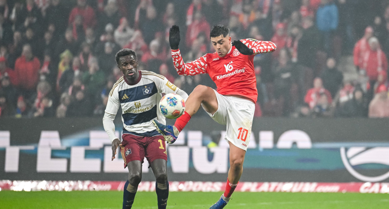 Στιγμιότυπο από την αναμέτρηση Μάιντς - Αμβούργο / Photo by Harry Langer/DeFodi Images/DeFodi via Getty Images