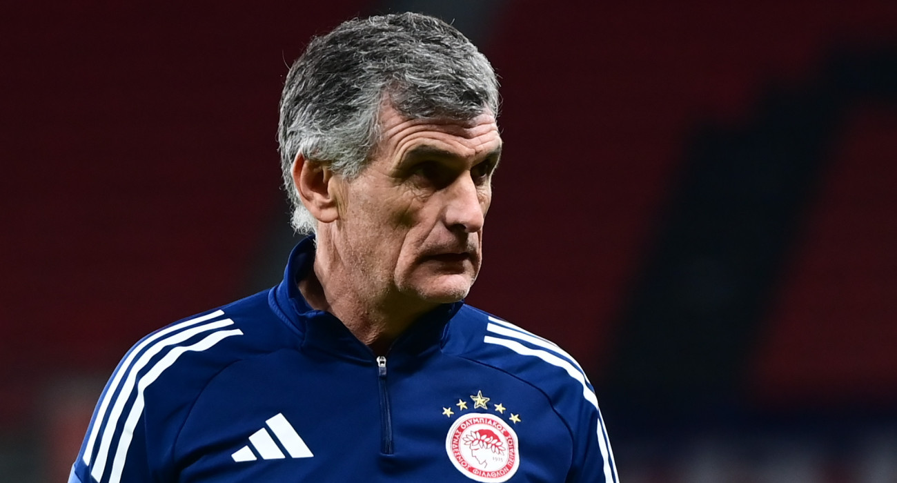 Ο Χοσέ Λουίς Μεντιλίμπαρ στην προπόνηση του Ολυμπιακού στο Λεβερκούζεν / Πηγή: Eurokinissi