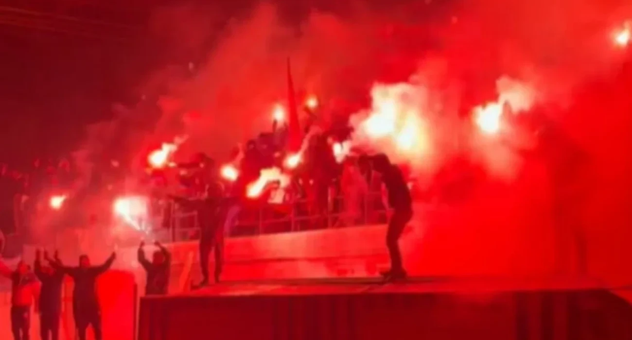 Οι φίλοι του Πανιωνίου στο γήπεδο της Νέας Σμύρνης / Screenshot