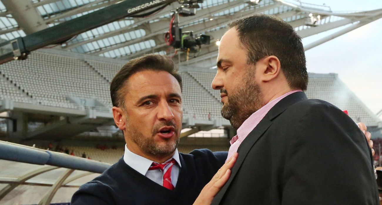 Ο Βίτορ Περέιρα με τον Βαγγέλη Μαρινάκη στον τελικό Κυπέλλου με την Ξάνθη / Πηγή: Intime