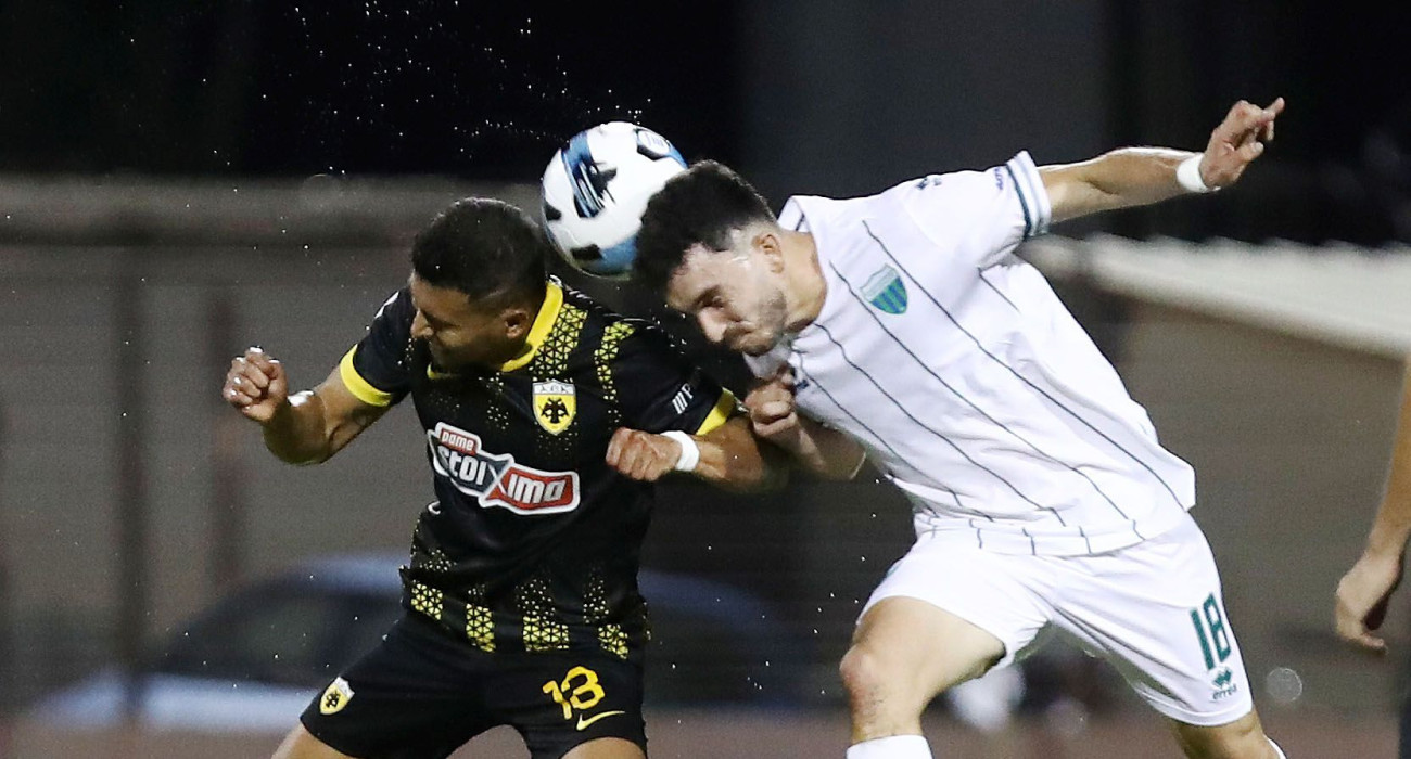 Πινέδα και Κωστή σε στιγμιότυπο από το παιχνίδι Λεβαδειακός - ΑΕΚ στον πρώτο γύρο / Πηγή: Intime