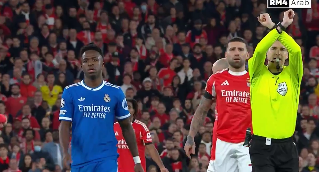 Η στιγμή που ο Φρανσουά Λετεσιέ σταματάει το ματς / Screenshot