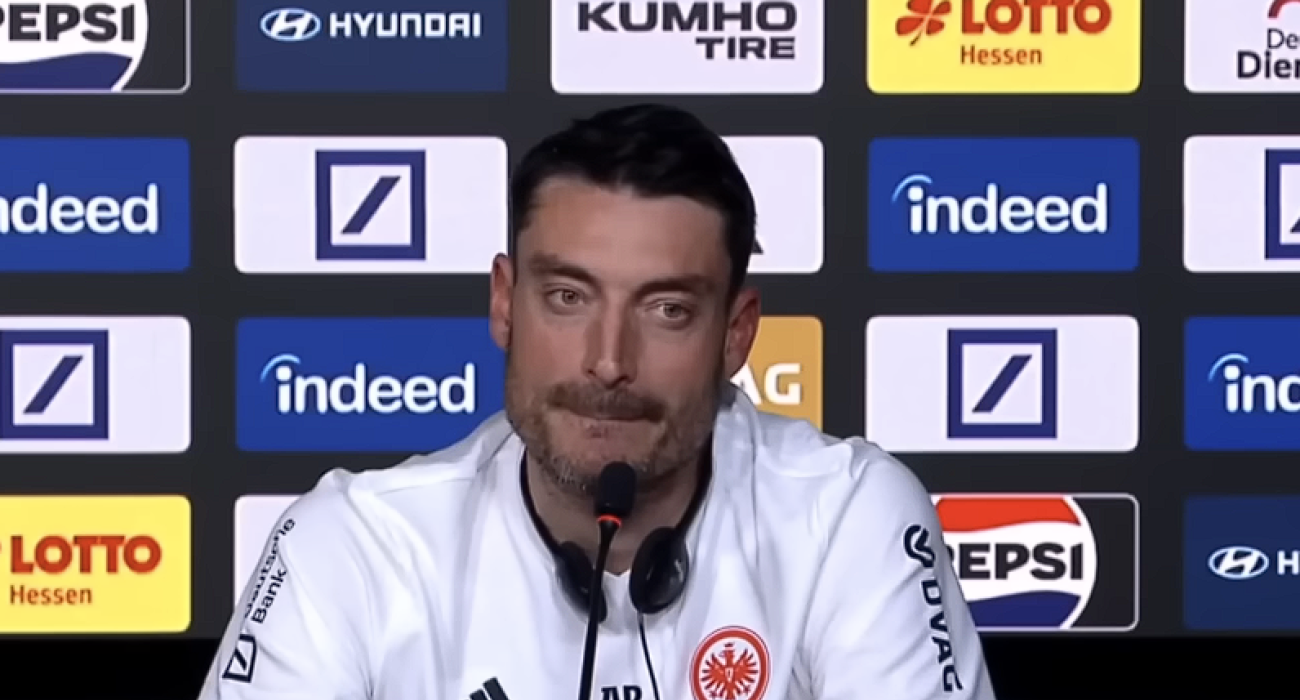 Ο Άλμπερτ Ριέρα ως προπονητής της Άιντραχτ Φρανκφούρτης / Screenshot