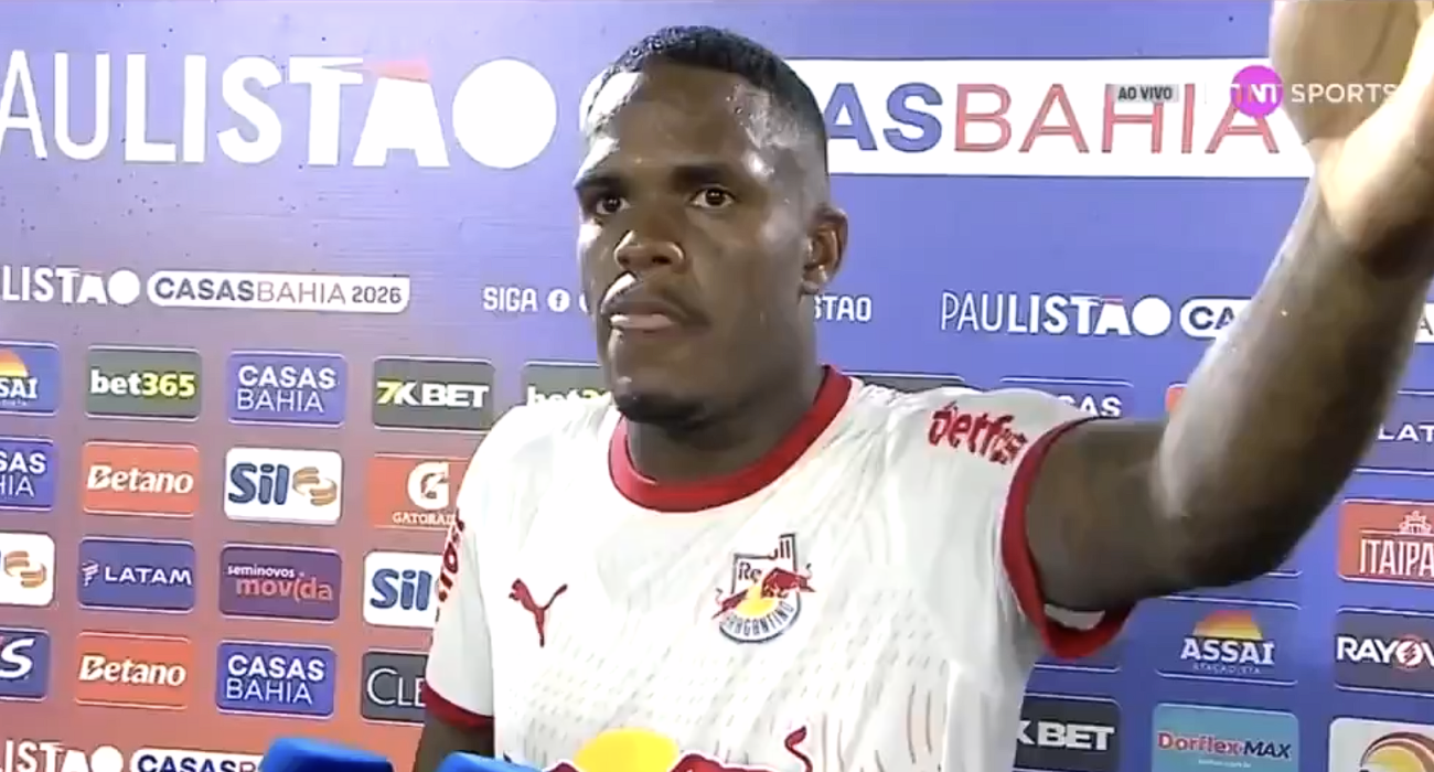 Ο ποδοσφαιριστής της Ρεντ Μπουλ Μπραγκαντίνο, Γκουστάβο Μάρκες κατά την διάρκεια της συνέντευξης μετά το ματς / Screenshot