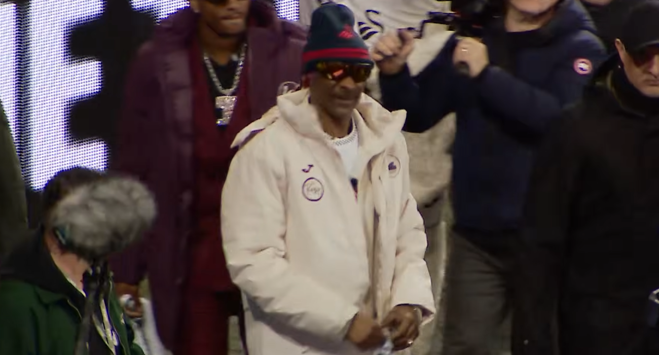 Ο Snoop Dogg σε αγώνα της Σουόνσι προκάλεσε χαμό / Screenshot