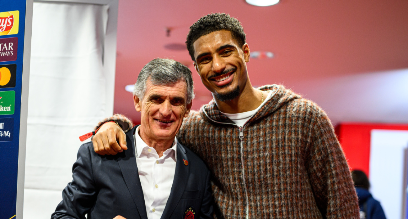 Ο Λοΐκ Μπαντέ με τον Χοσέ Λουίς Μεντιλίμπαρ μετά το Λεβερκούζεν - Ολυμπιακός / Πηγή: Twitter 
Bayer 04 Leverkusen
@bayer04_es