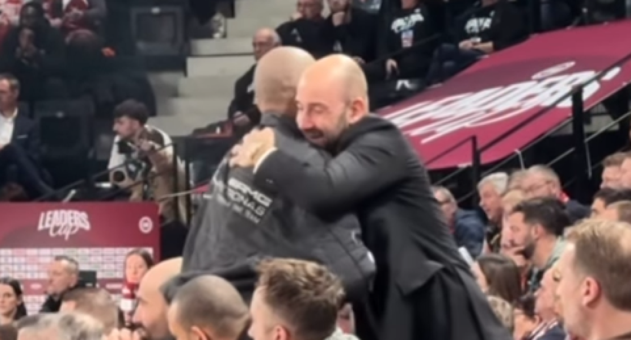 Η αγκαλιά μεταξύ Βασίλη Σπανούλη και Τόνι Πάρκερ /πηγή: Asmonaco:instagram