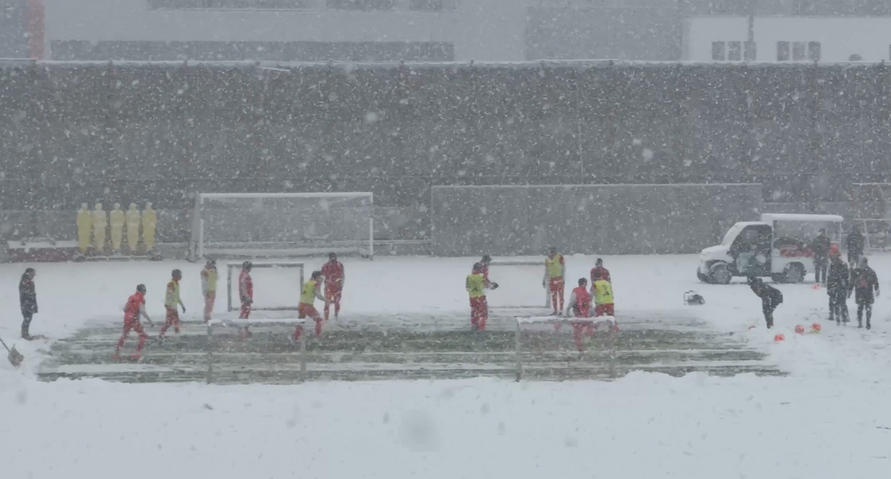Το προπονητικό κέντρο της Μπάγερν Μονάχου καλλυμένο από το χιόνι / Screenshot