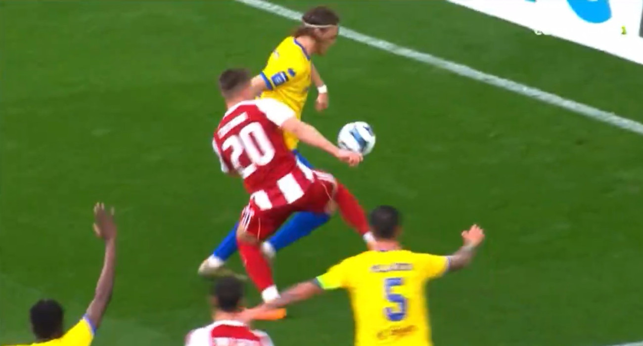 Η φάση που ο Παναιτωλικός ζήτησε πέναλτι για χέρι του Κοστίνια/ Screenshot