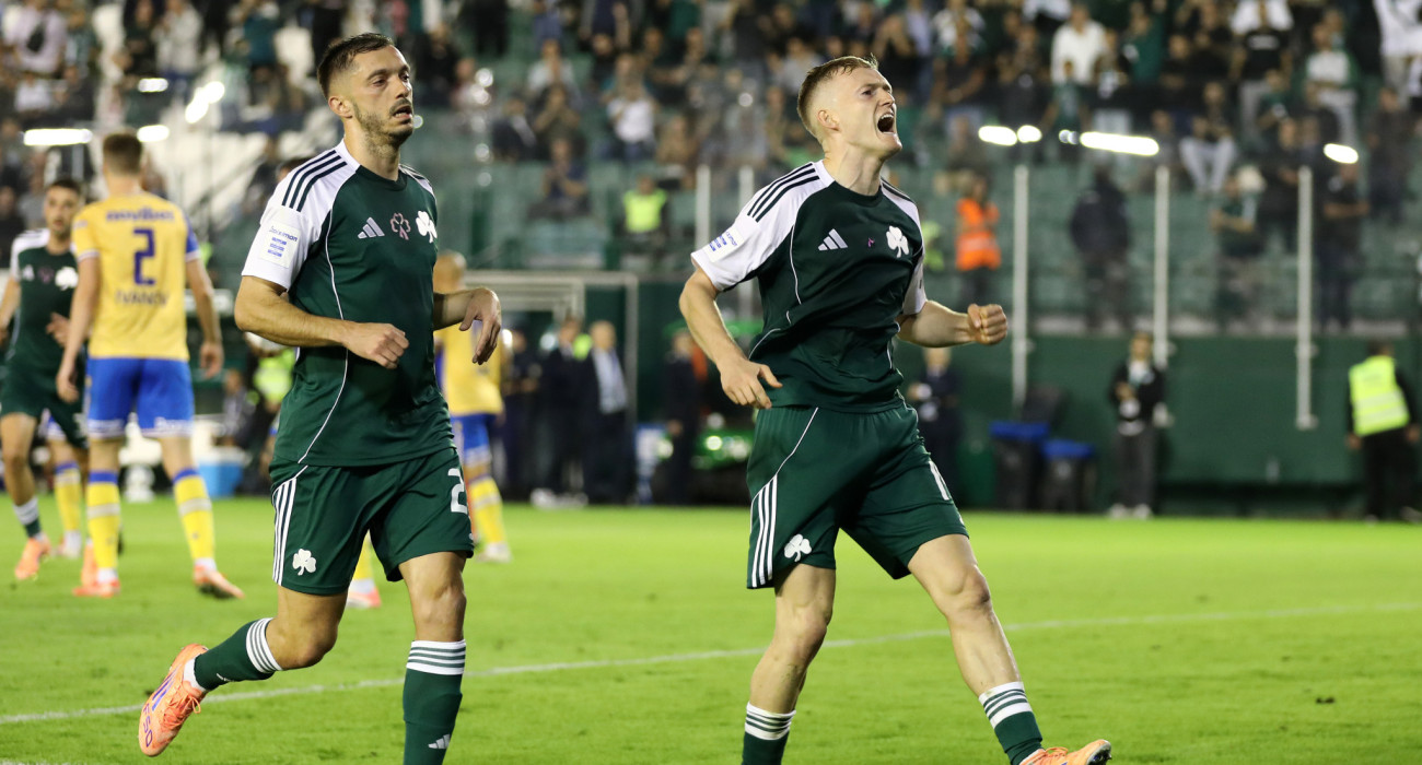 Οι Κάρολ Σφιντέρσκι και Γιάννης Κώτσιρας, πανηγυρίζουν το γκολ του πρώτου κόντρα στον Αστέρα AKTOR - ΠΗΓΗ: ΙΝΤΙΜΕ