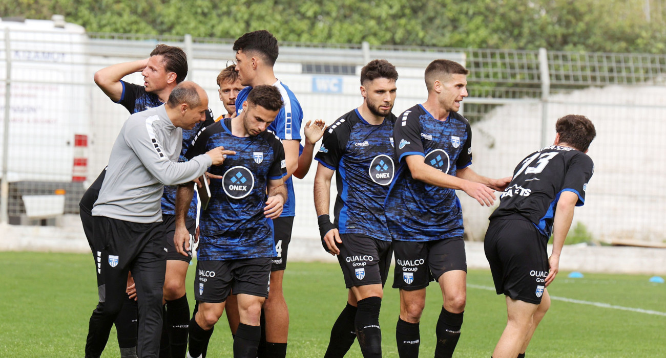 Η Ελλάς Σύρου πανηγύρισε νίκη παραμονής στα Περιβόλια κόντρα στα ανομοιογενή Χανιά / Πηγή: Intime