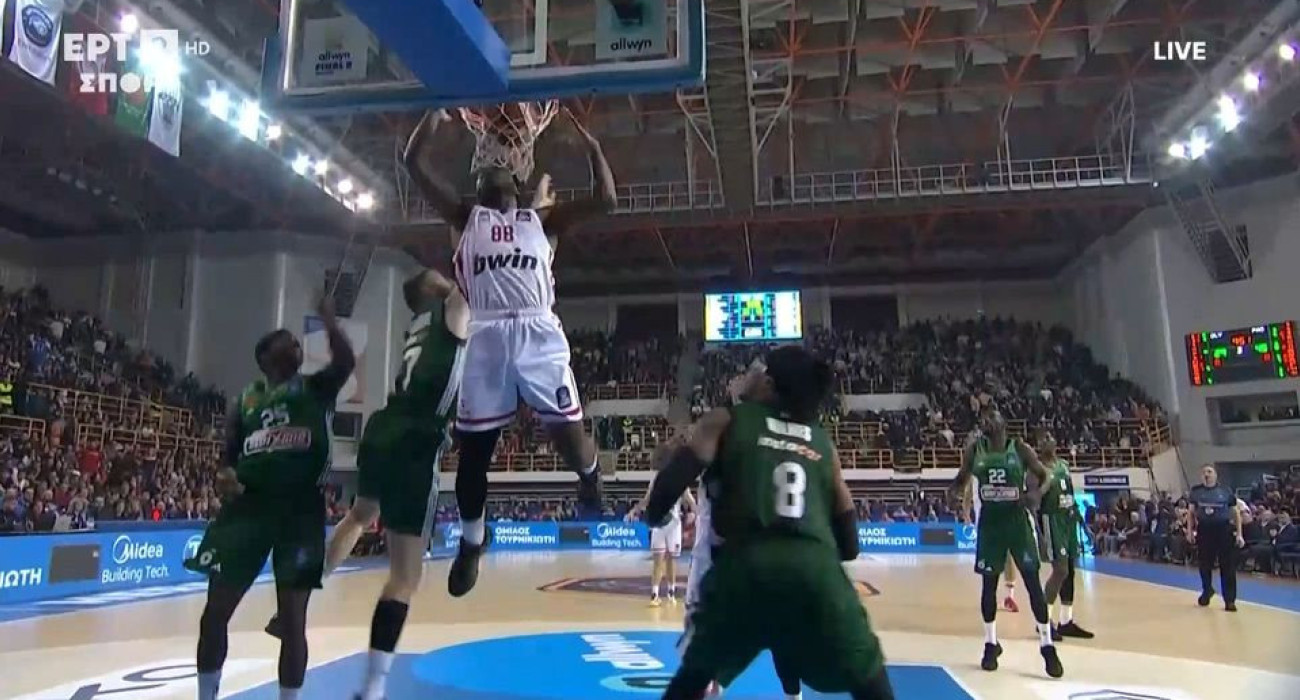 Ο Ταϊρίκ Τζόουνς κάρφωσε εντυπωσιακά/printscreen