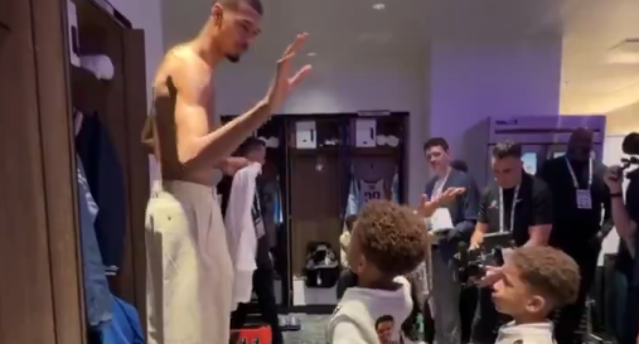 Οι γιοί του Γιάννη Αντετοκούνμπο μαζί με τον Βίκτορ Γουεμπανιάμα