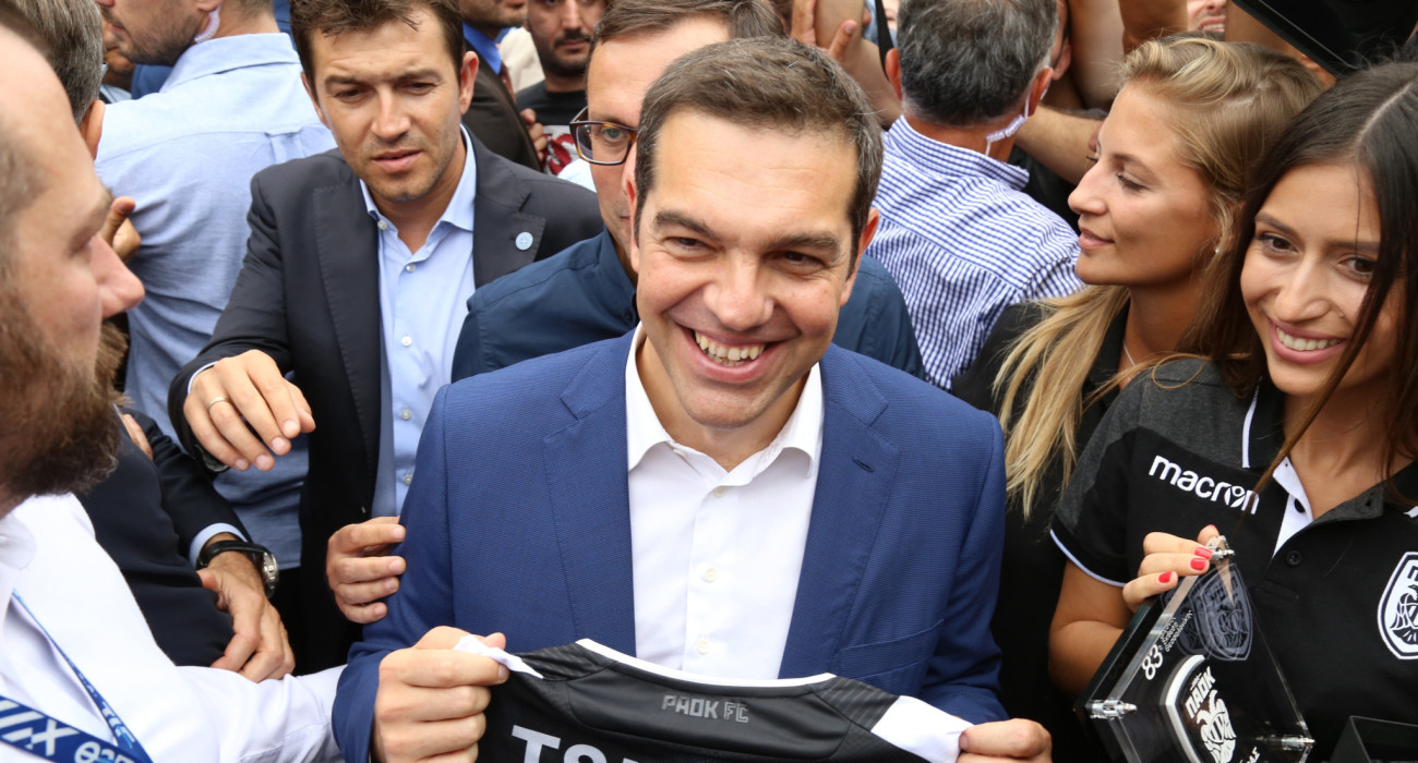 Ο Αλέξης Τσίπρας με τη φανέλα του ΠΑΟΚ / Πηγή: Intime