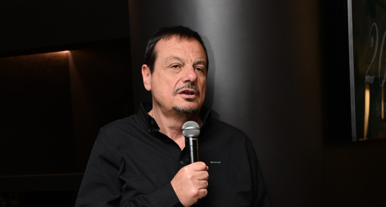 O Εργκίν Αταμάν στην κοπή πίτας του Παναθηναϊκού / Πηγή: Βαγγέλης Στόλης