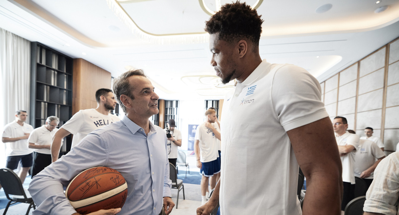 Ο πρωθυπουργός, Κυριάκος Μητσοτάκης, με τον Γιάννη Αντετοκούνμπο / Πηγή: Intime