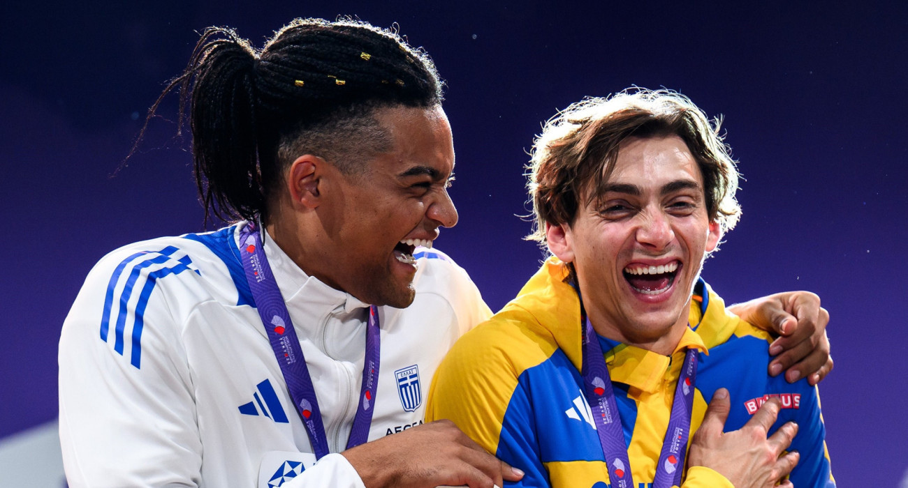 Ντουπλάντις και Καραλής στο Παγκόσμιο βάθρο του Τόκιο το 2025 / Πηγή: Intime