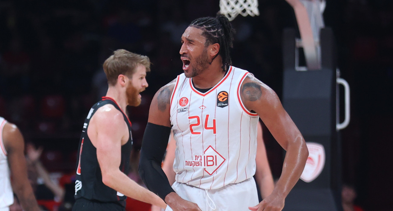 Ις Γουέινραϊτ με την φανέλα της Χάποελ / πηγή: intime