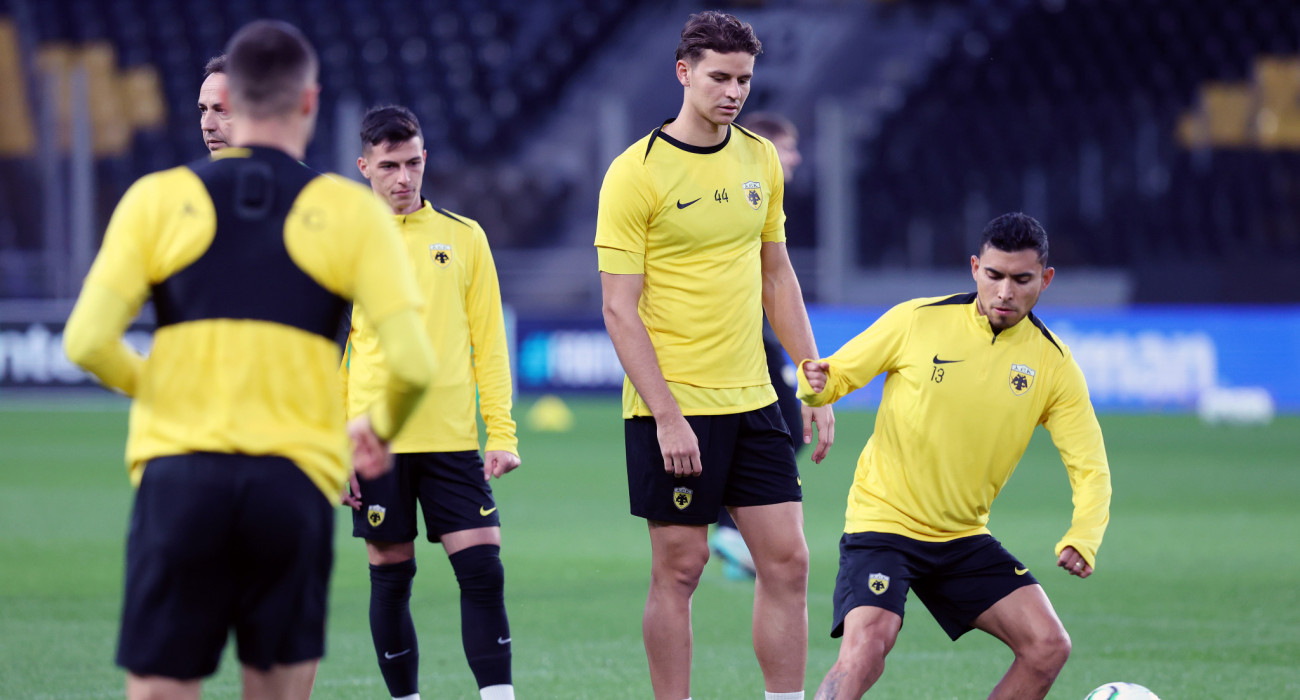 Η ομάδα της ΑΕΚ κάνει προπόνηση /Πηγή: Intime