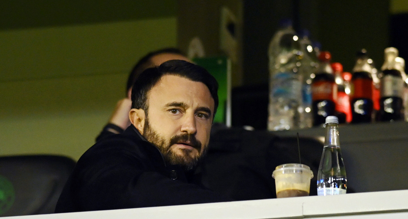 O ιδιοκτήτης της ΠΑΕ Άρης στο πλευρό της ομάδας / Πηγή: ΙΝΤΙΜΕ