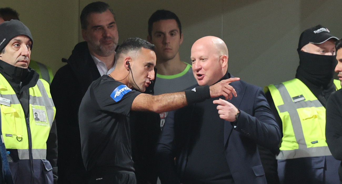 Ο Μάρκο Νίκολιτς διαμαρτύρεται στο Βόλος-ΑΕΚ / Πηγή: Intime