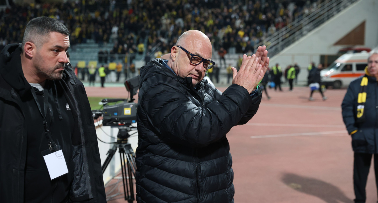 Η κίνηση του Αχιλλέα Μπέου προς τους οπαδούς της ΑΕΚ / Πηγή: Intime