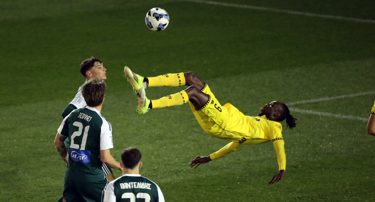 Ο Καντεβέρε σε ένα ανάποδο ψαλίδι/Πηγή: intime