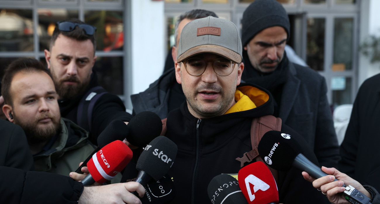 Ο Νίκος Τζώρας στην άφιξη του Άρη στη Θεσσαλονίκη / Πηγή: ΙΝΤΙΜΕ