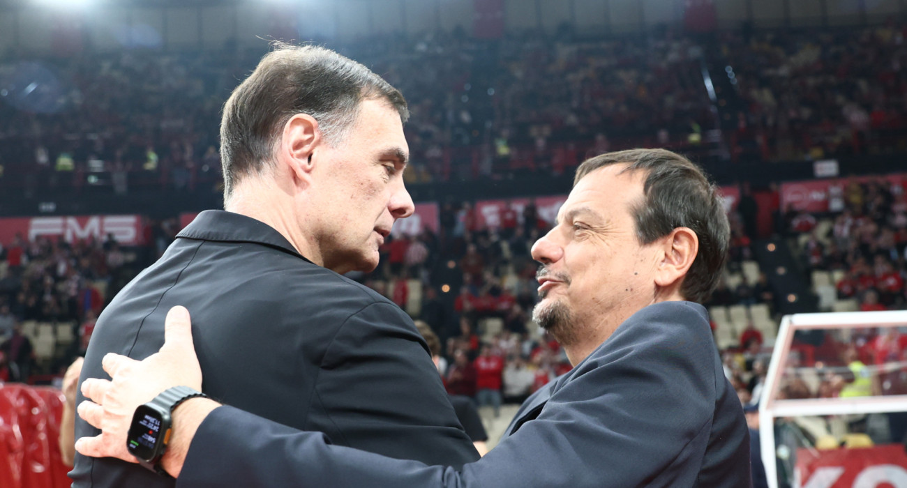 Θερμή αγκαλιά ανάμεσα Γιώργο Μπαρτζώκα και Εργκίν Αταμάν, Πηγή: Intime