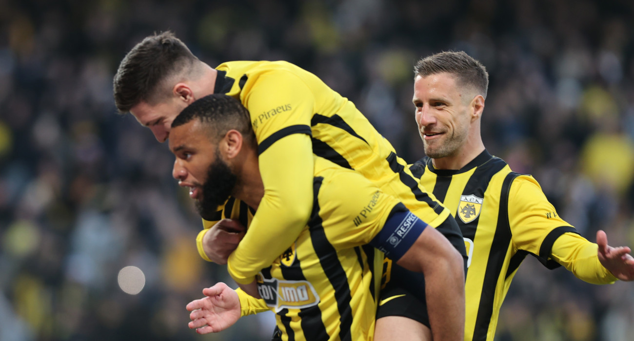 Ο Άρολντ Μουκουντί πανηγυρίζει το 1-0 /Πηγή: Intime