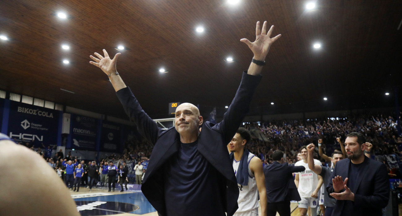 Ο Ζόραν Λούκιτς αποθέωθηκε από τον κόσμο του Ηρακλή/Πηγή: Intime