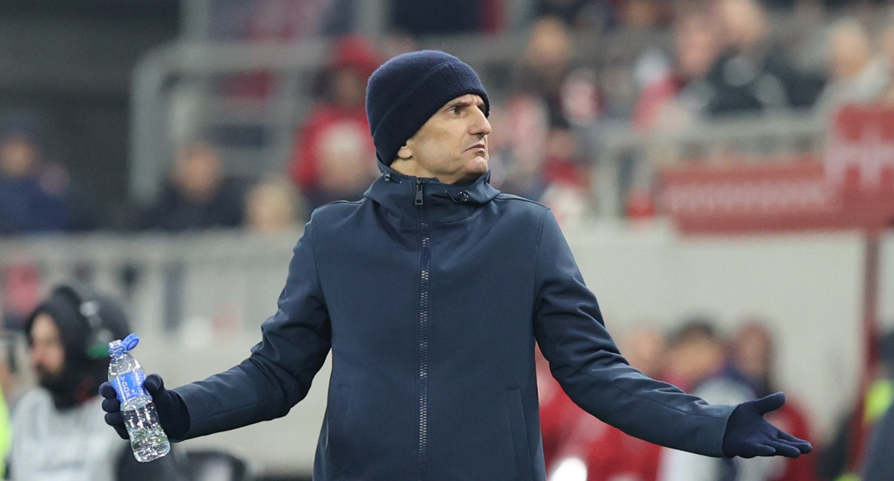 Ο Ραζβάν Λουτσέσκου στο Ολυμπιακός - ΠΑΟΚ / Πηγή: Intime