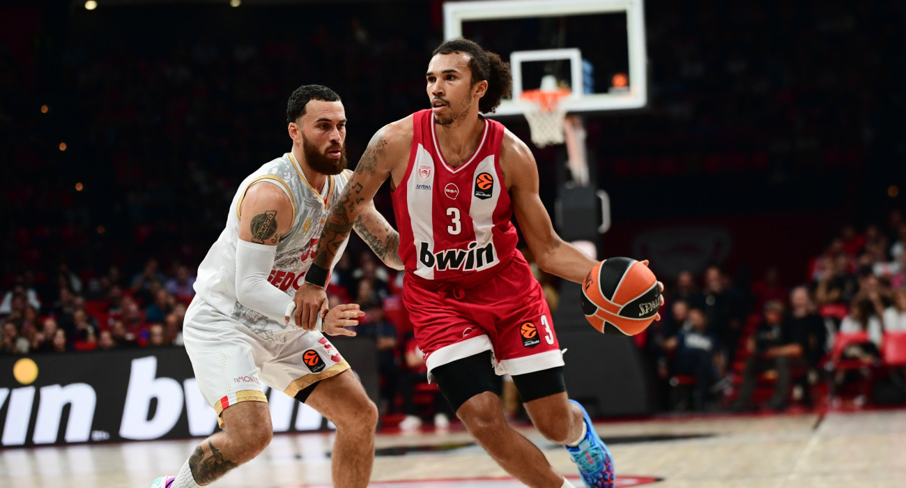 Tάισον Γουόρντ και Μάικ Τζέιμς στο Ολυμπιακός - Μονακό στον Πειραιά - Πηγή: Eurokinissi