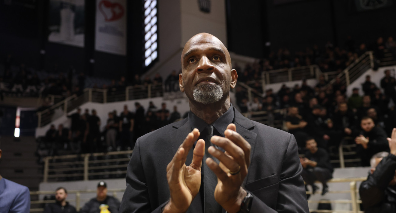 Ξανά στη Θεσσαλονίκη ο Κεν Μπάρλοου, θα δει το ντέρμπι ανάμεσα σε ΠΑΟΚ κι Άρη / Πηγή: Eurokinissi