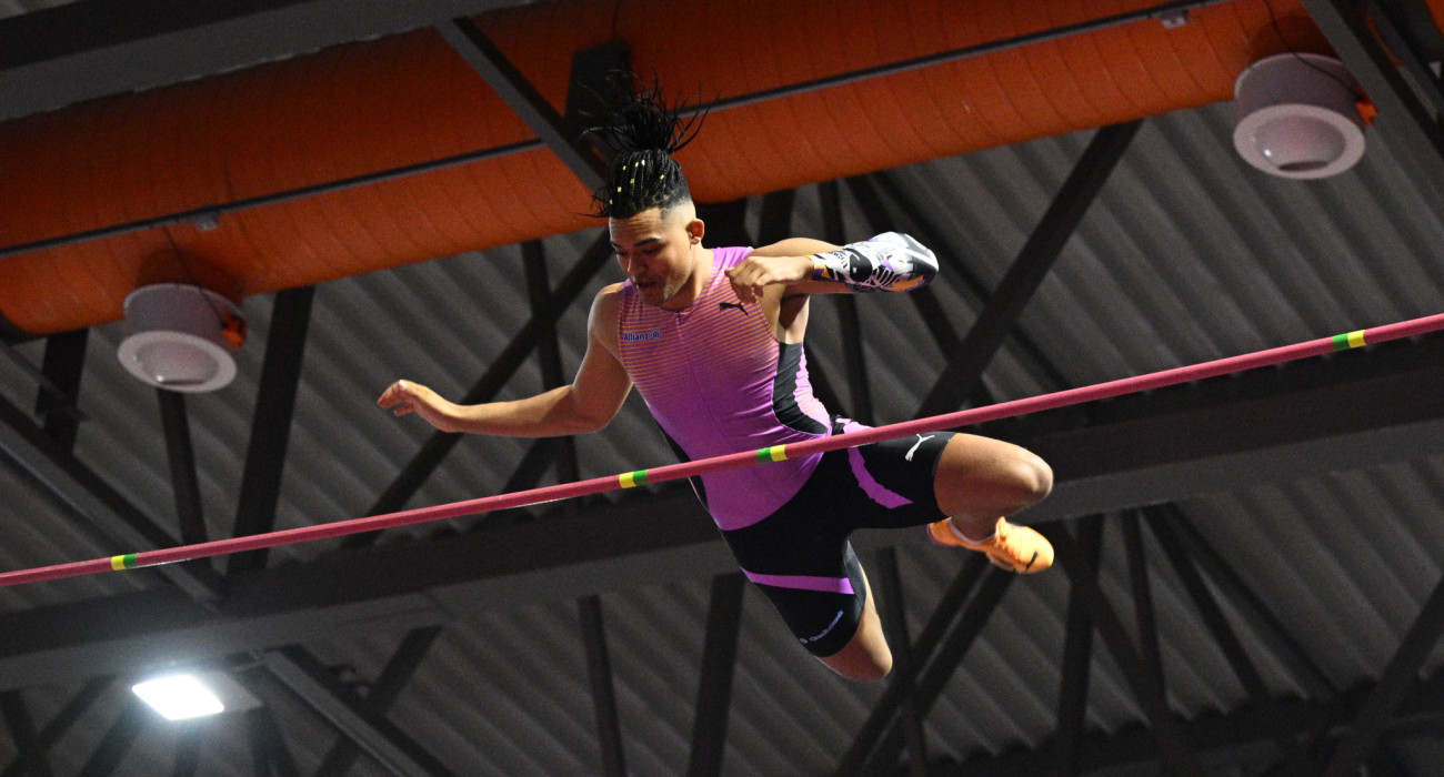 Ο Εμμανουήλ Καραλής πάνω από τον πήχη / Πηγή: Eurokinissi