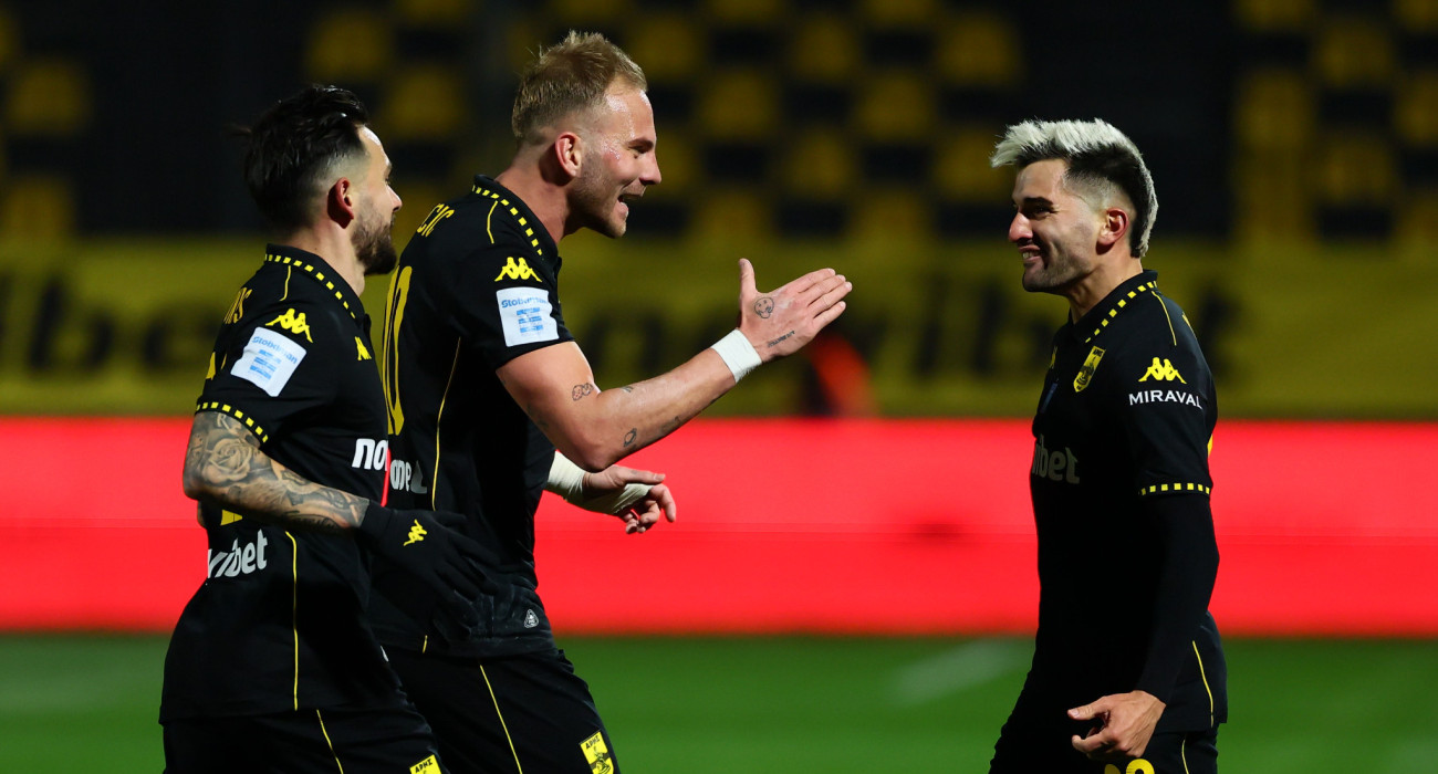 Ο Ράτσιτς πανηγυρίζει με τον Γκαρέ/Πηγή: eurokinissi