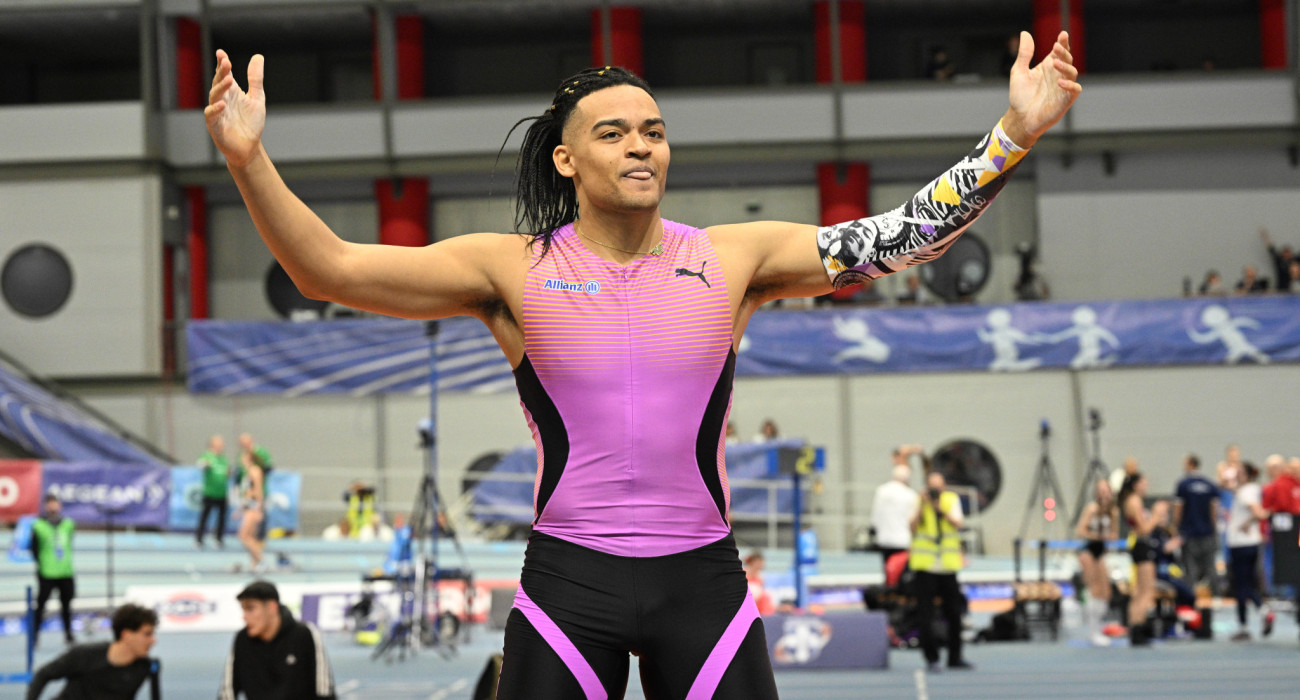 Ο Εμμανουήλ Καραλής πανηγυρίζει στο στάδιο της Παιανίας / Πηγή: Eurokinissi