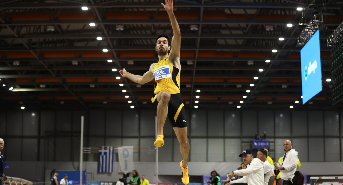 Ο Μίλτος Τεντόγλου στην αιώρηση του άλματος στην Παιανία / Πηγή: Eurokinissi