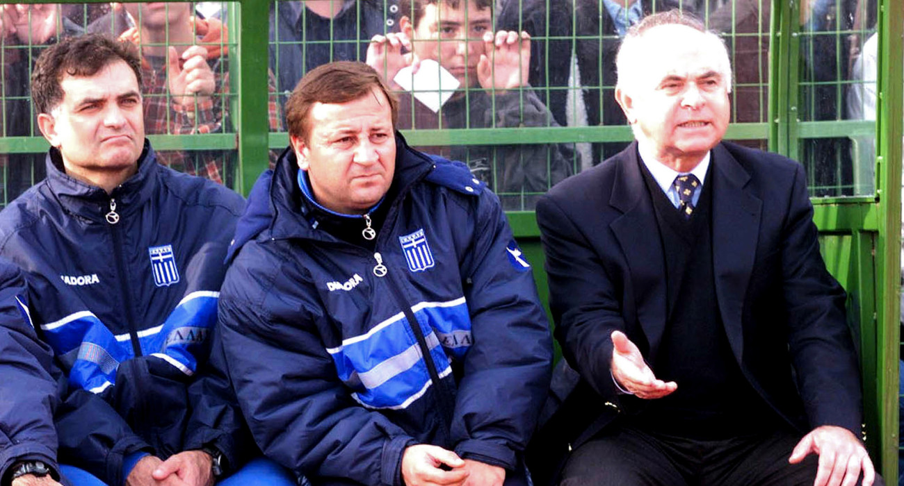 O Bασίλης Δανιήλ στον πάγκο της εθνικής μας ομάδας / Πηγή: Eurokinissi