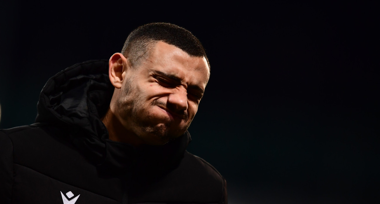 Στα «πιτς» ο Γιώργος Γιακουμάκης μετά τον τραυματισμό του / Πηγή: Eurokinissi