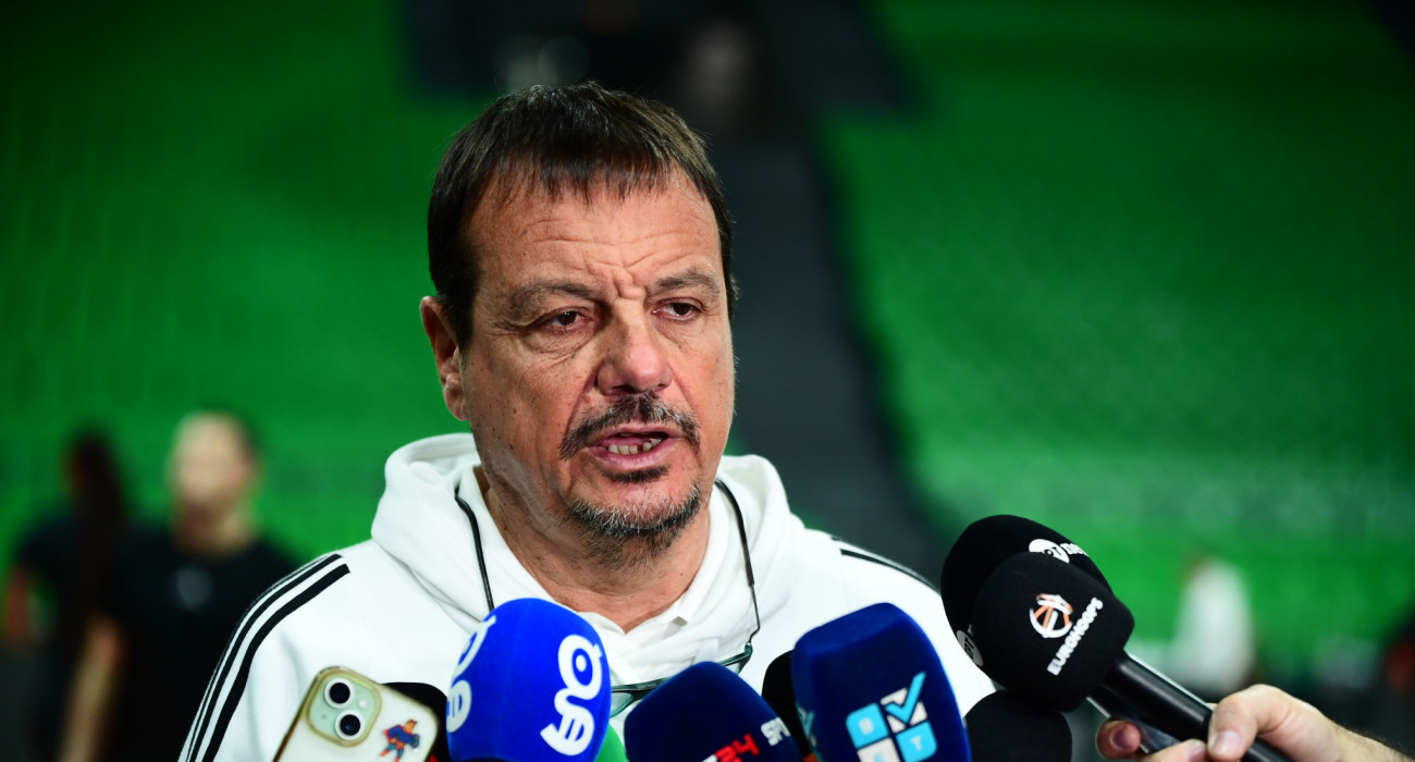 Ο Εργκίν Αταμάν πριν το ντέρμπι του Ολυμπιακού με τον Παναθηναϊκό, Πηγή: Eurokinissi