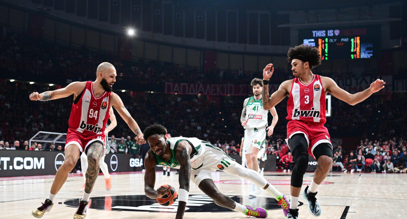 Στιγμιότυπο από το μεγάλο ντέρμπι ανάμεσα σε Ολυμπιακό και Παναθηναϊκό, Πηγή: Eurokinissi