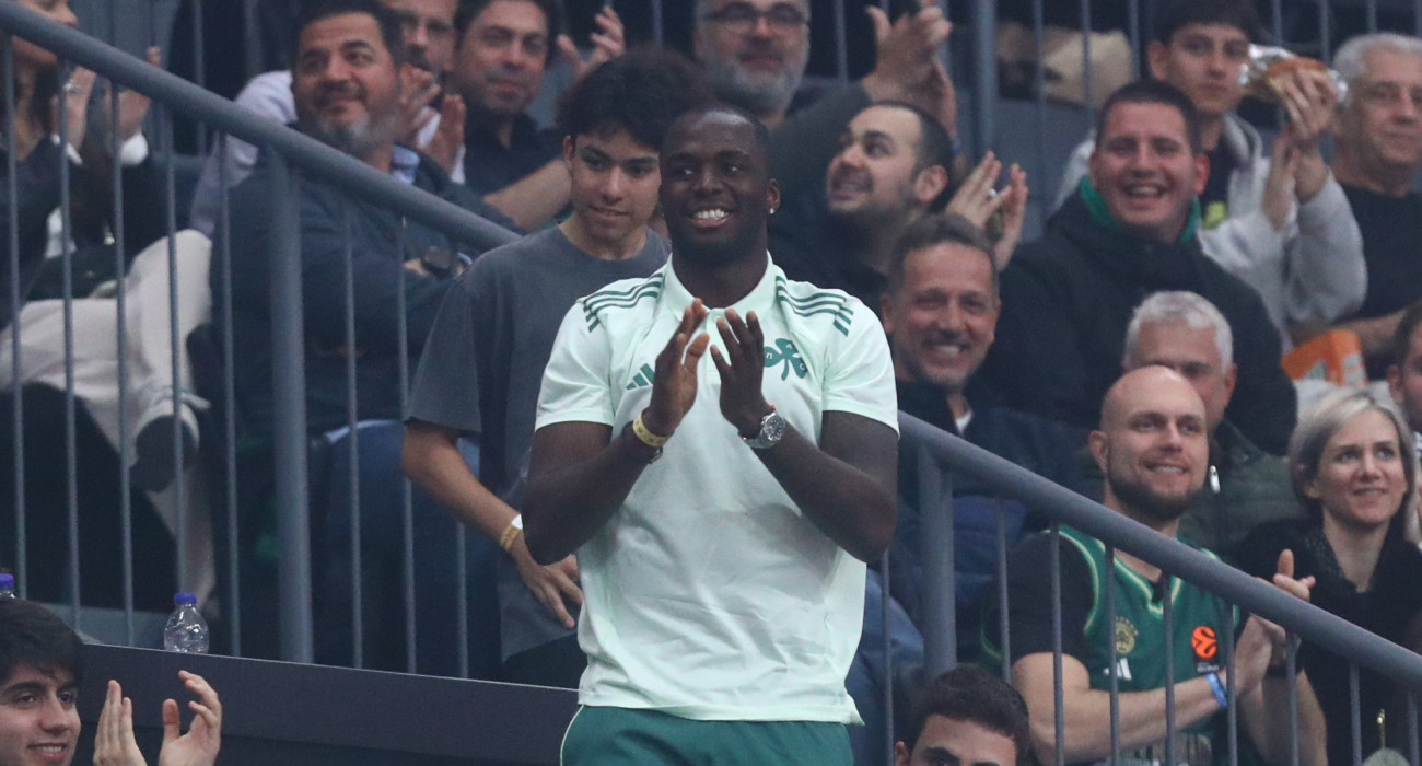 O Αντρέας Τεττέη στο Τ-Center / source: eurokinissi