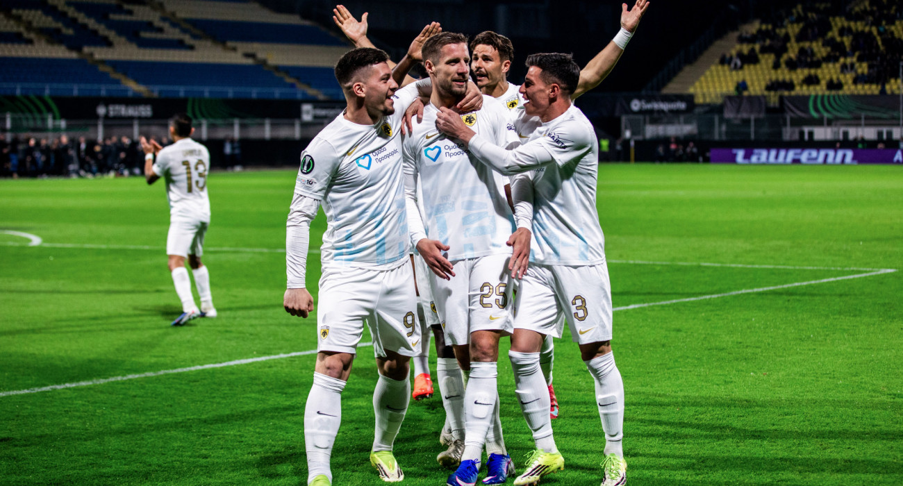 Οι παίκτες της ΑΕΚ έχουν γίνει ένα... κουβάρι στους πανηγυρισμούς για το γκολ του Βάργκα / Πηγή: Eurokinissi