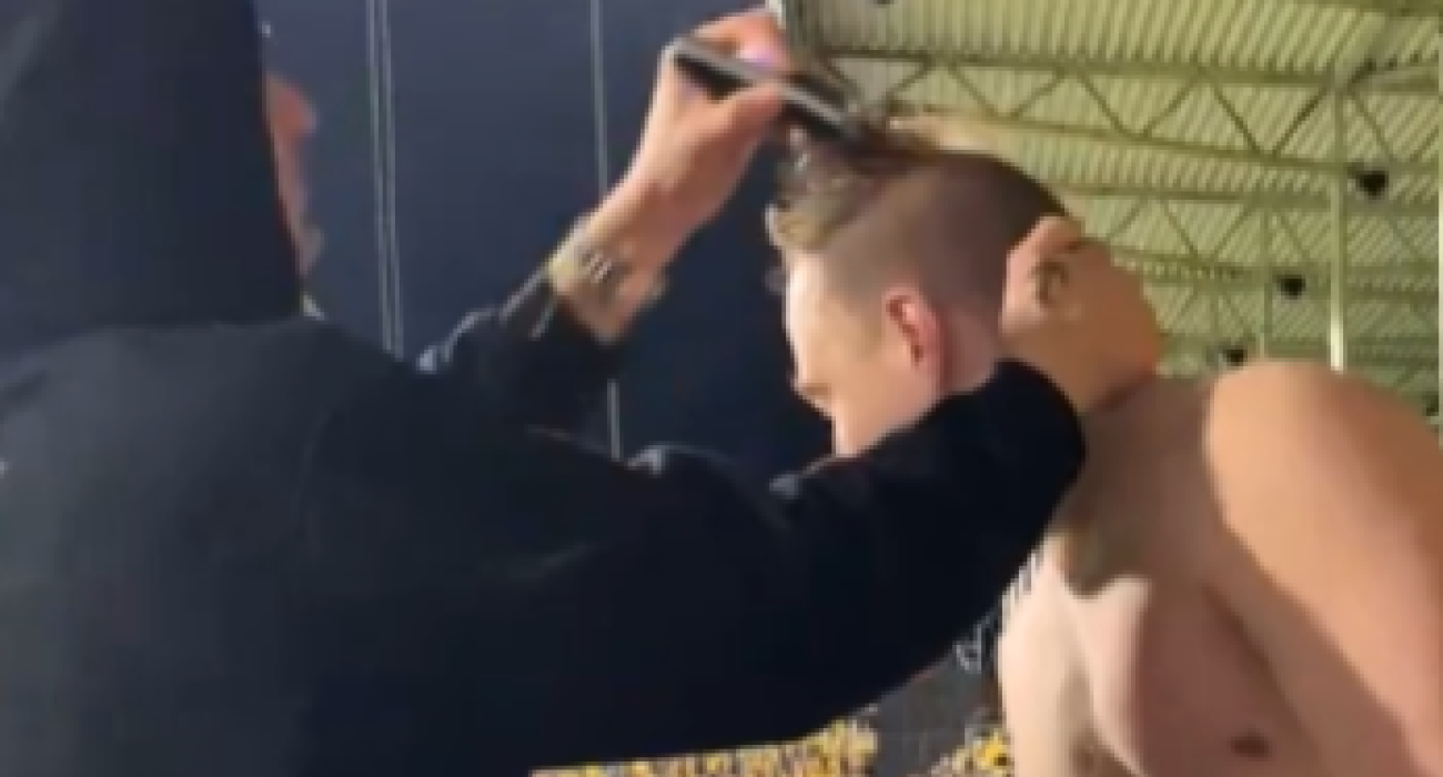 Ο οπαδός της Μπόντο κουρεύτηκε στο γήπεδο/ screenshot