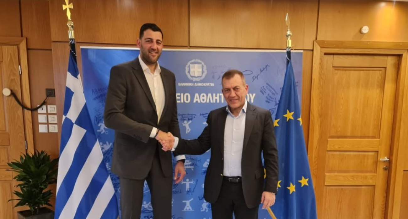 Ο Γιάννης Μπουρούσης με τον Αναπληρωτή Υπουργό Αθλητισμού Γιάννη Βρούτση / Πηγή: Instagram