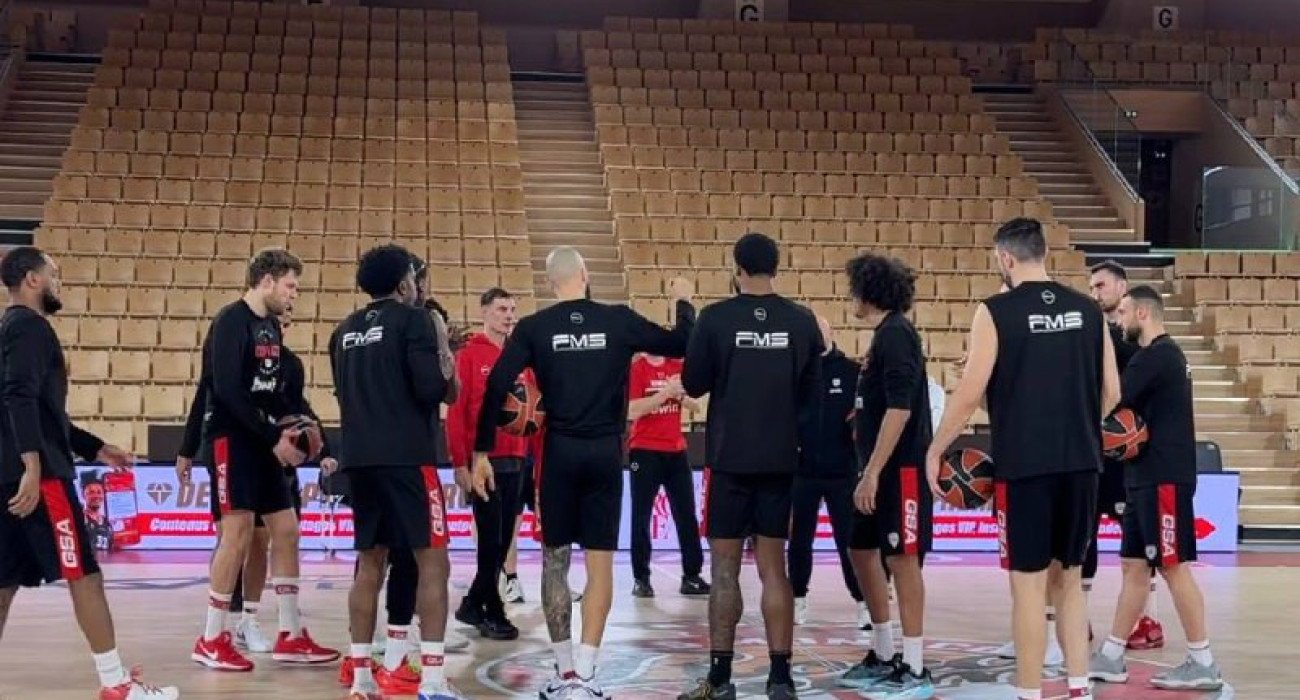 Προθέρμανση για τους παίκτες του Ολυμπιακού πριν το ματς με τη Μονακό