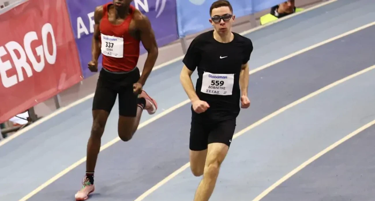 Ο 16χρονος, Δημήτρης Δοβλέτης κατέρριψε ρεκόρ 24 ετών στην κατηγορία Κ18, στο Πανελλήνιο Πρωτάθλημα κλειστού στίβου / Πηγή: arsakeio.gr
